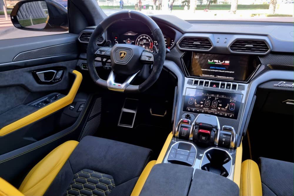 Lamborghini Urus 4